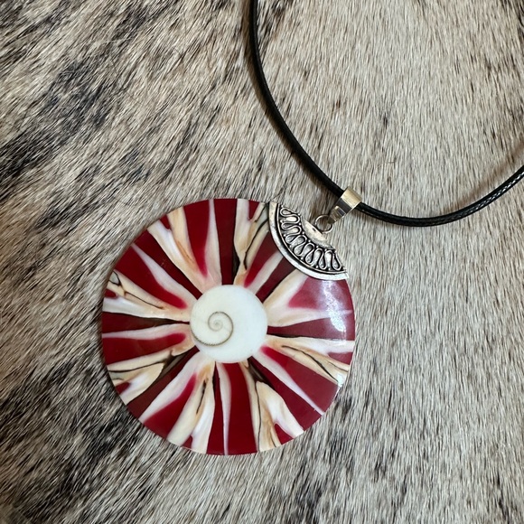 NEW Coastal Red Hand Painted Spiral Shell Necklace W/ 925 Sterling Silver Stamp - Picture 1 of 5